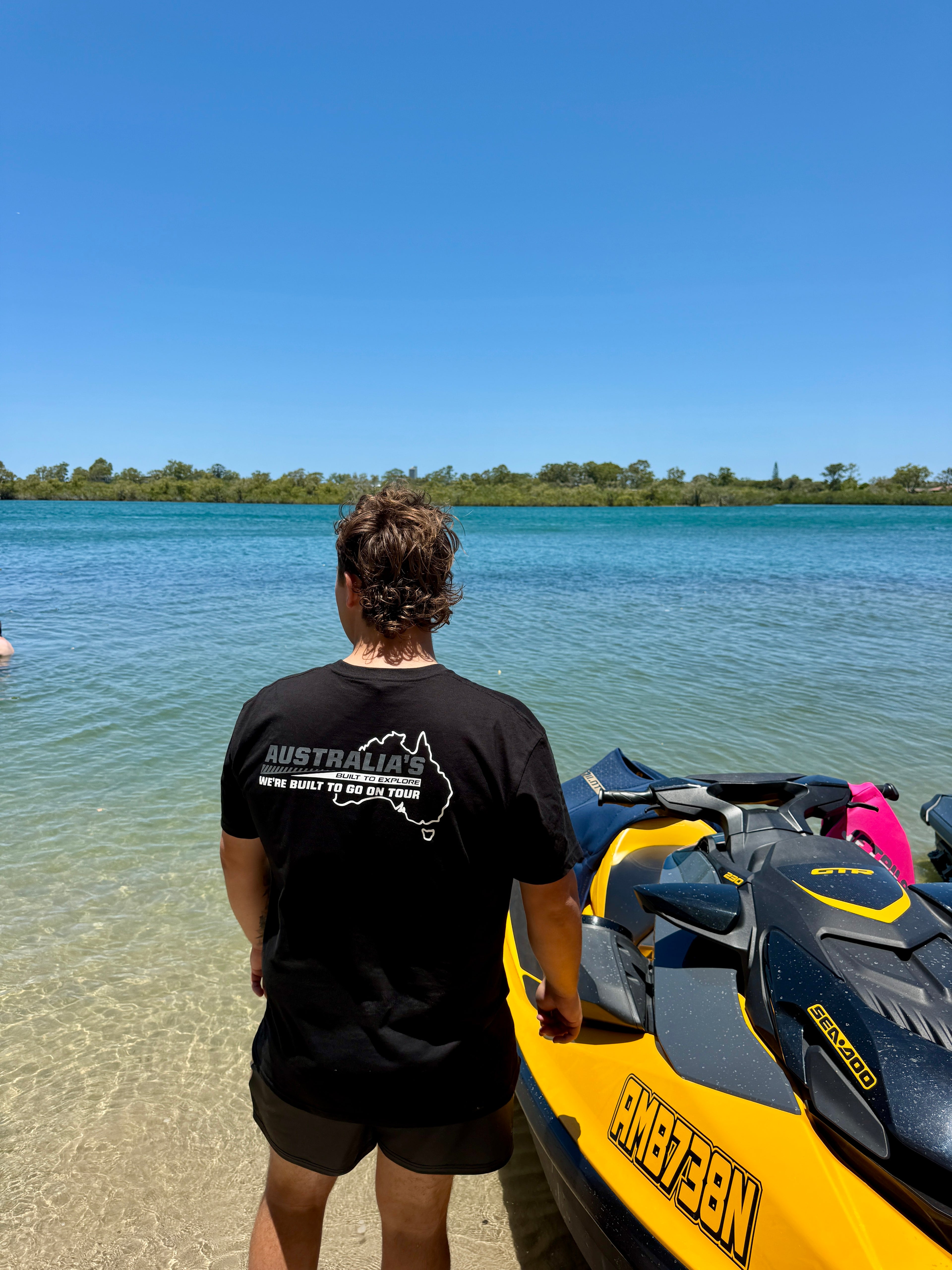 BUILT TO EXPLORE - T-Shirt