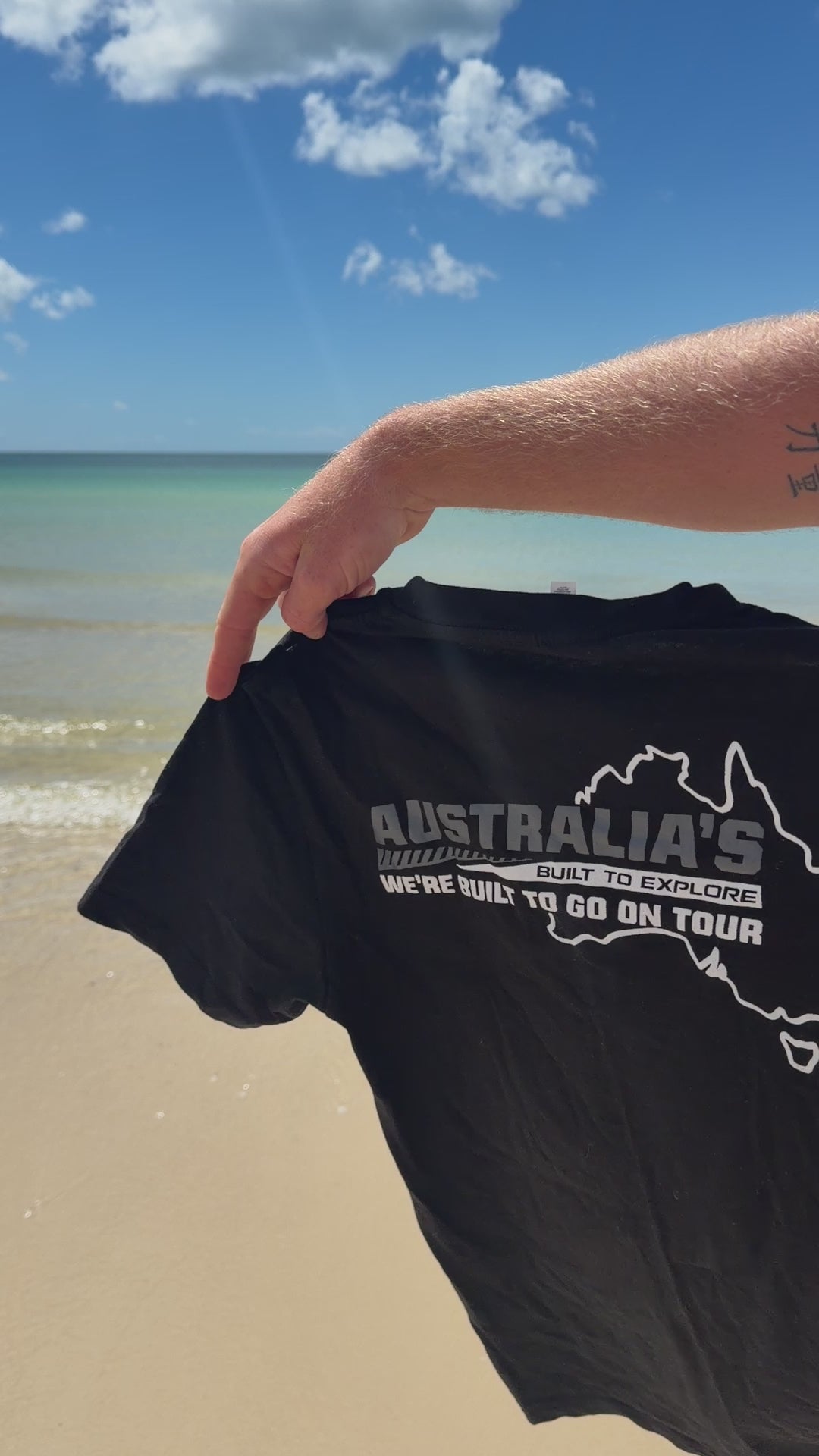 BUILT TO EXPLORE - T-Shirt